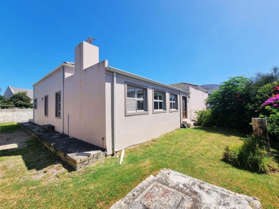 3 Bedroom Property for Sale in Sandbaai Western Cape